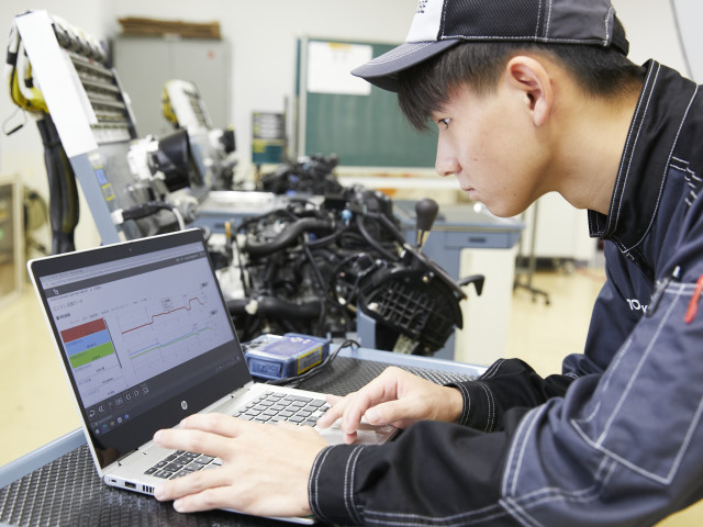 トヨタ神戸自動車大学校