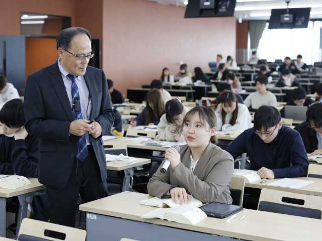 法学部 「法律」と「政治」を学び、幸福な社会の実現に貢献できる人材を目指す