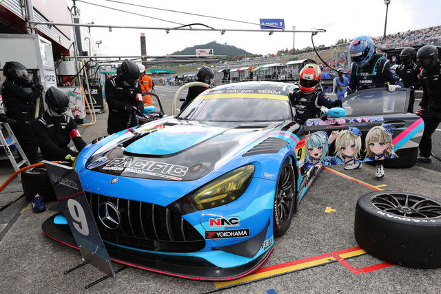 モータースポーツエンジニアリング学科 プロのレースにも参戦。サーキットが実習場所！