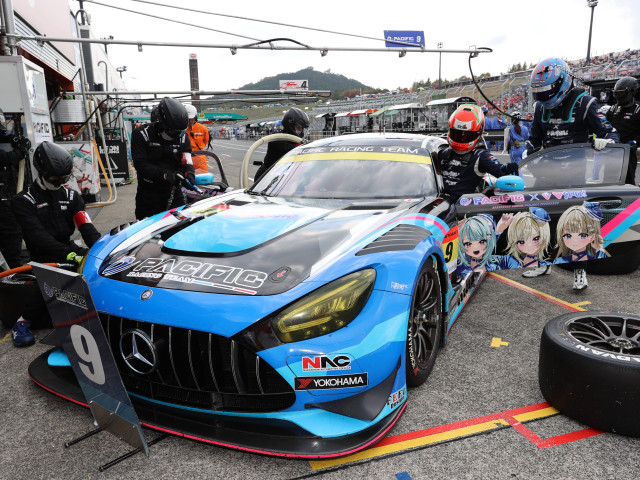 モータースポーツエンジニアリング学科 プロのレースにも参戦。サーキットが実習場所！