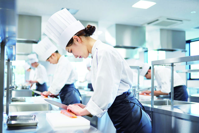 調理師本科 目的に応じた3タイプの実習で、「絶対的なおいしさ」を生み出す料理人になる。