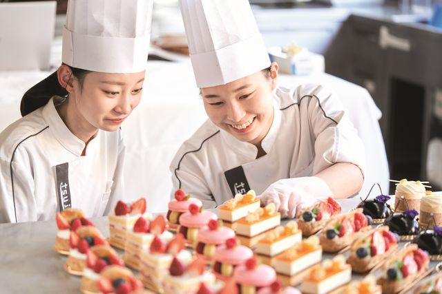 製菓衛生師本科 「おいしいお菓子」を つくるためのすべてを学び、 世界で一つのお菓子を生み出す パティシエになる。