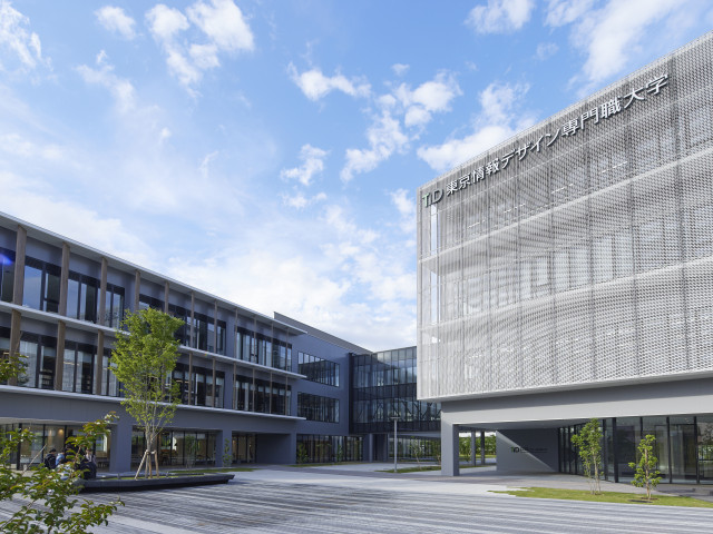 情報デザイン学部 企業実習をはじめとした実践教育を通して、「仕事で使える力」を育てる情報・工学分野の大学