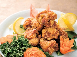 カリッとジューシー本格唐揚げと 五目あんかけ焼きそばの画像