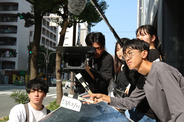 デジタルメディア科 ネット動画クリエイターコース 映画ドラマ制作専攻 映画やドラマ制作に必要な“総合技術力”を 現場研修や作品制作を通じて、実践的な環境で身につける！