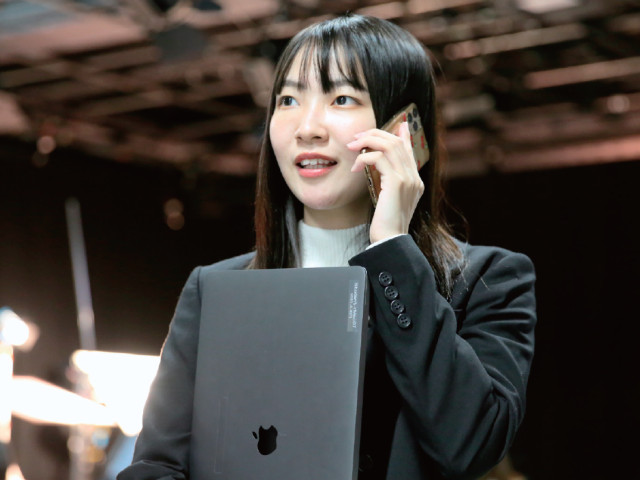 デジタルメディア科 タレントマネージャーコース タレントを輝かせるために、3年間で確かな企画力・マネジメント力を身につけ、信頼されるマネージャーをめざす！