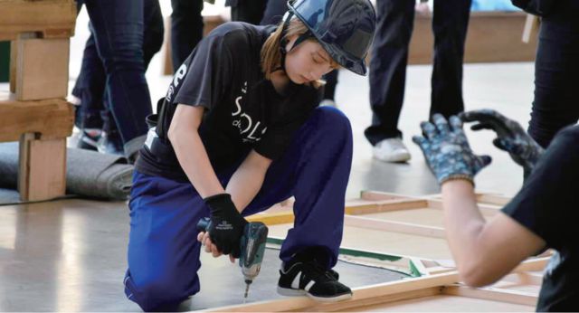 デジタルメディア科 映像舞台美術コース 大道具・小道具・造形など、映像や舞台のセットを あらゆる創造力と独創性を発揮して創り上げる！