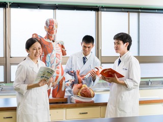栄養士が学ぶ実験 ― 体のしくみを知る第一歩 ―【栄養士科】の画像