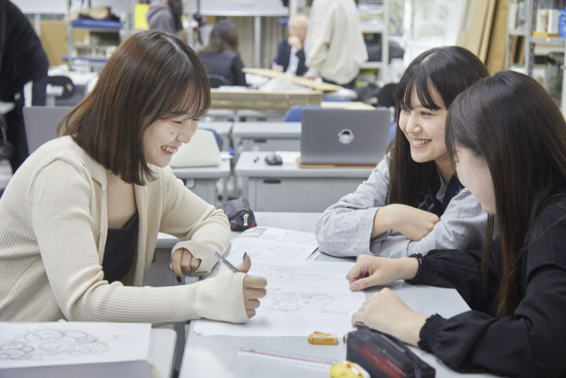 建築インテリアデザイン インテリアと建築をバランスよく身につけた「インテリアデザイナー」を育成。