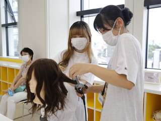 【ビューティアーティスト科】ヘアセット体験の画像