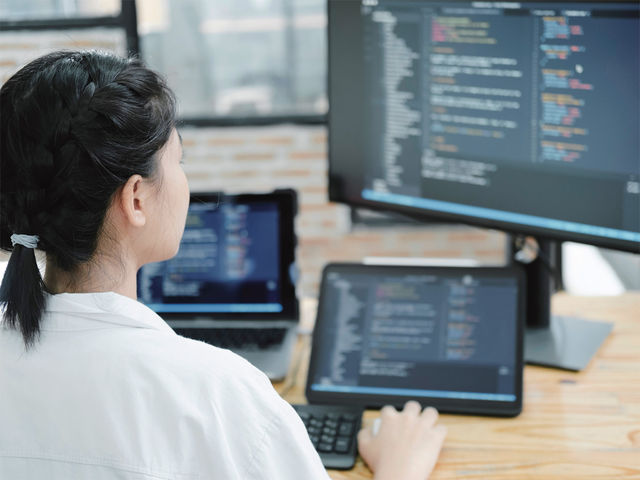 情報管理学科 情報システム２年・3年コース 情報システムで重要なネットワーク・情報セキュリティ・データベース技術の習得をめざします