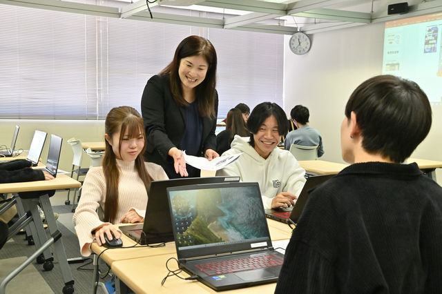 情報ビジネス科 情報ビジネスコース 個々の適性・能力を活かした職種で 活躍できる人材を育成する