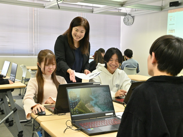 情報ビジネス科 情報ビジネスコース 個々の適性・能力を活かした職種で 活躍できる人材を育成する