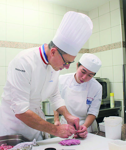 調理師本科 調理クラス フランス校留学コース（年限は1年+留学） 卒業後に本場フランスで料理を学ぶ