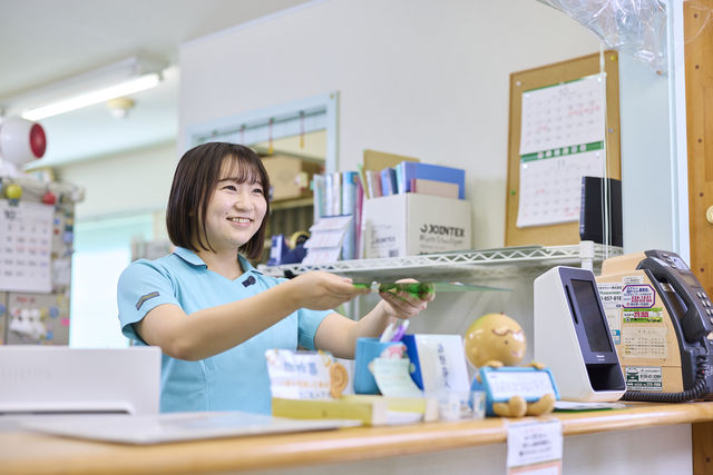 医療事務学科 目標とする資格の取得はもちろんのこと、社会人に必要なマナーや言葉遣いから面接などの就職活動対策、病院実習にいたるまで、短期間でしっかりと身につく教育環境が整っています。