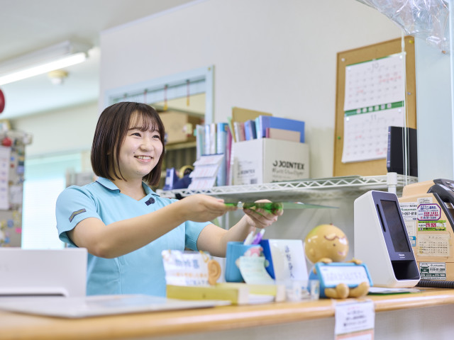 医療事務学科 目標とする資格の取得はもちろんのこと、社会人に必要なマナーや言葉遣いから面接などの就職活動対策、病院実習にいたるまで、短期間でしっかりと身につく教育環境が整っています。