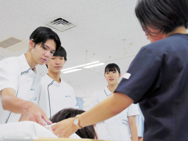 横浜実践看護専門学校