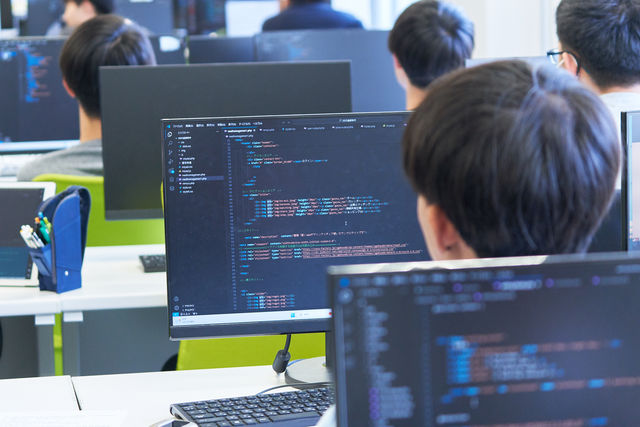 デザイン・コンピュータ学科 応用コース（３年制/文部科学省・職業実践専門課程認定） IT・情報処理専攻 システムエンジニアコース 