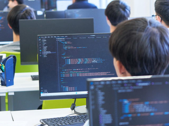 デザイン・コンピュータ学科 基礎コース（２年制/文部科学省・職業実践専門課程認定） IT・情報処理専攻 システムエンジニアコース システムエンジニアコース