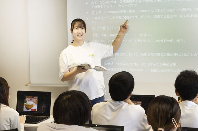 情報システム科 ネットメディアクリエイターコース クリエイティブなデザイン思考で未来を構築！多彩なクリエイターに！