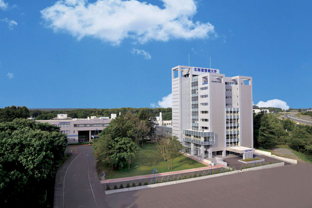 大学併修学科 大学と専門学校を同時に卒業、学歴も資格も技術も全部手に入れて社会人に！学士と高度専門士の称号を得られます。