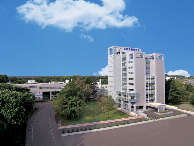 大学併修学科 大学と専門学校を同時に卒業、学歴も資格も技術も全部手に入れて社会人に！学士と高度専門士の称号を得られます。