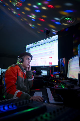 ミュージック科 DTMコース 作曲・編曲・レコーディング・ミキシング、楽器のレッスンまで。音楽を総合的に学ぶ！