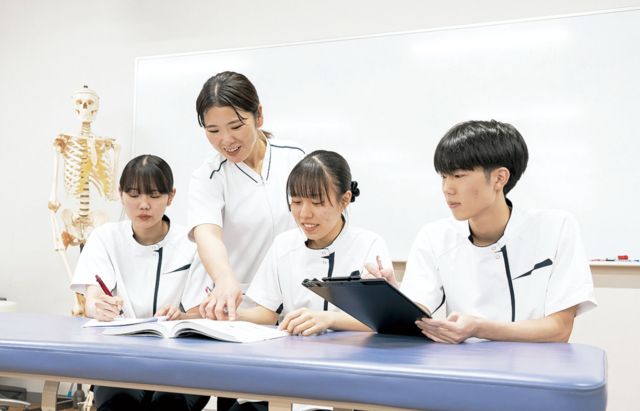 理学療法学科３年課程 現役セラピストから学べる！！