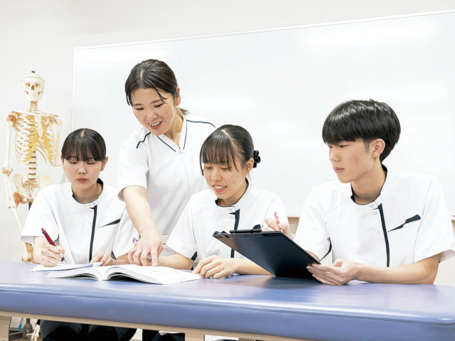 理学療法学科３年課程 現役セラピストから学べる！！