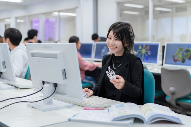 CADデザイン科（科名変更申請中） あらゆるモノを設計する３次元CADで世の中のモノを創造する技術を。