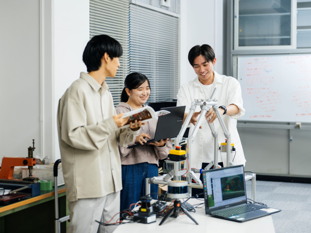 先進工学部 ロボティクス学科 人工知能やロボット技術など　未来へつながる先駆的分野を学ぶ