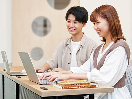 WEBデザイン・ITプログラミング科 WEBデザインコース WEB制作やデザインについて深く学び、確かなスキルを身につける。