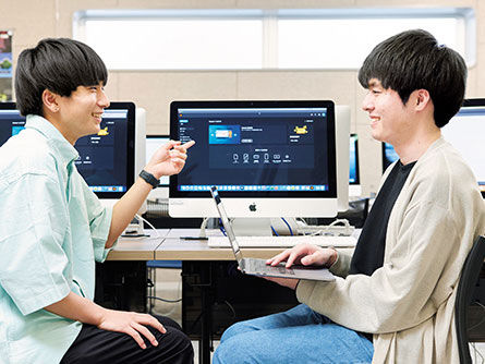 WEBデザイン・ITプログラミング科 ITプログラミングコース プログラミング言語であるJavaについて基礎から学び、プログラミング能力を身につける。