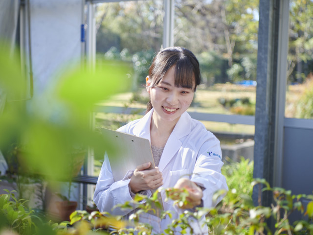 薬学部 漢方薬学科 現代医療に欠かせない漢方薬に精通した薬のプロフェッショナルを目指します。