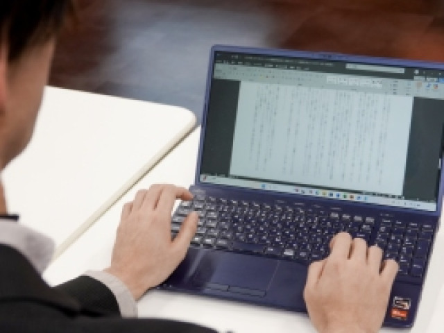 全日課程 クリエイター学部 シナリオ・小説科 物語をつくり上げる⾔葉のプロへ︕