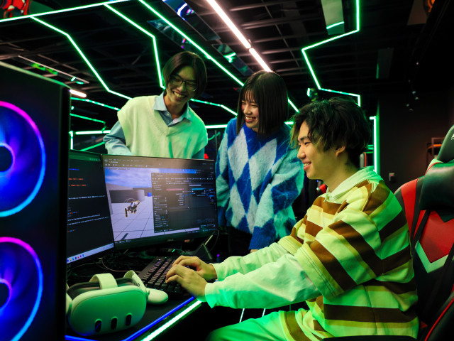 先端ITシステム科（職業実践専門課程） あなたのゲーム知識を 次のレベルに。 さぁゲーム開発の世界へ。