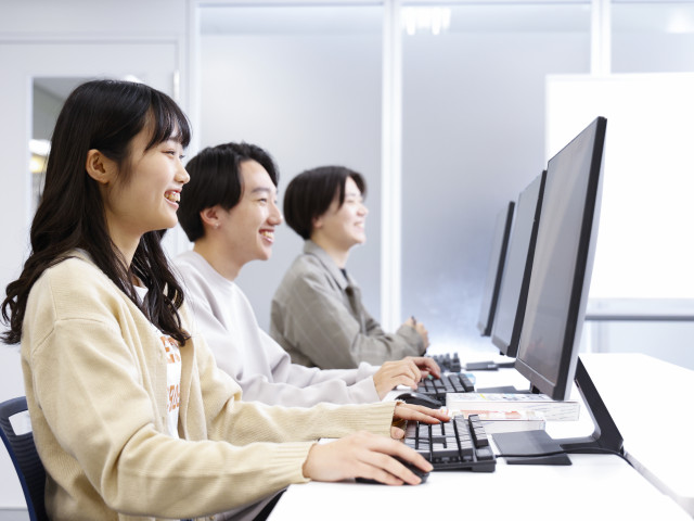 情報処理科（職業実践専門課程） ITの魅力にふれる。 多彩なコースから、 自分の可能性を見つける。