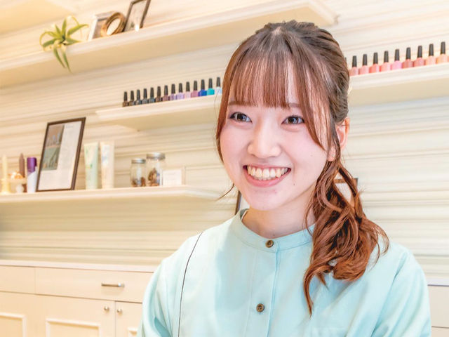 トータルビューティー科 ネイルアートコース ネイリスト技能検定試験1級とジェルネイル技能検定試験上級取得を目指し、爪先から美しさを演出するプロのネイリストになる。