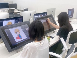 【クリエイティブデザイン科】アクリルキーホルダー/ピンバッチ作りの画像