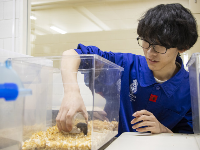 動物医療飼育学科 希少生物保全コース 「飼育技術者の視点」から環境保全にアプローチ