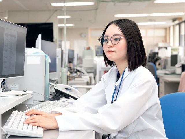 医療事務＆くすり総合科 診療情報管理士コース（2年コース＋1年研究科 ※研究科設置準備中） 今、病院が一番必要としているスペシャリスト。