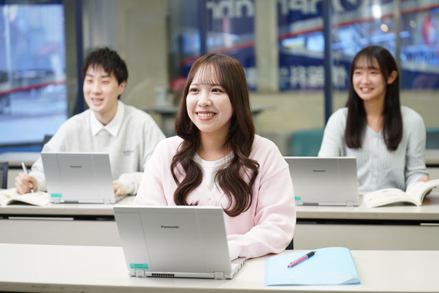 ビジネス科（職業実践専門課程） やりたいことが決まっていなくても大丈夫！幅広い資格と PCスキルを身につけ、安定の事務就職を叶える
