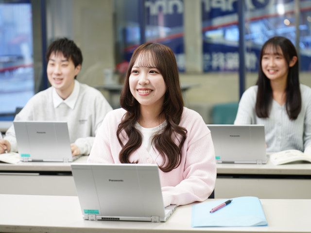 ビジネス科（職業実践専門課程） やりたいことが決まっていなくても大丈夫！幅広い資格と PCスキルを身につけ、安定の事務就職を叶える
