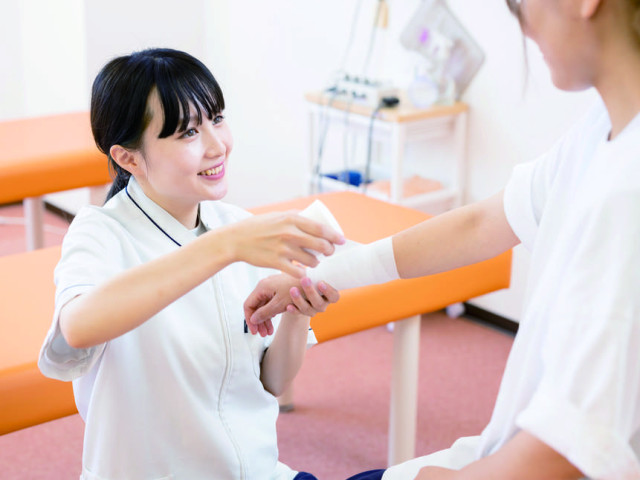 柔道整復科 Ⅰ部 骨折や脱臼、捻挫(ねんざ)など、ケガの施術ができる国家資格！