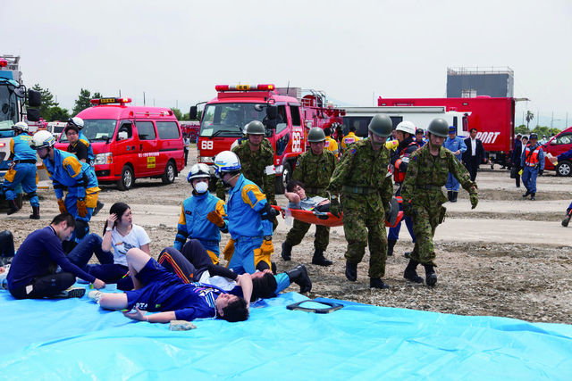 救命救急科 レスキューコース 他学科連携や外部実習で、山岳救助や海難救助なども視野に入れた実践的な救急救命活動を学ぶ