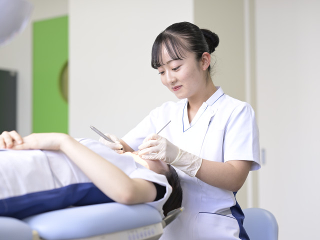 慈恵歯科医療ファッション専門学校