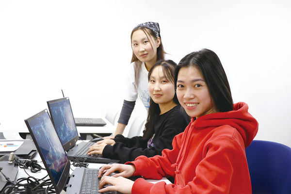 DX実務スキル科（2027年4月より「デジタルビジネスデザイン科」から学科名変更） デジタルビジネス・AIが急展開する社会に必要なデジタルビジネスデザイナーを育成