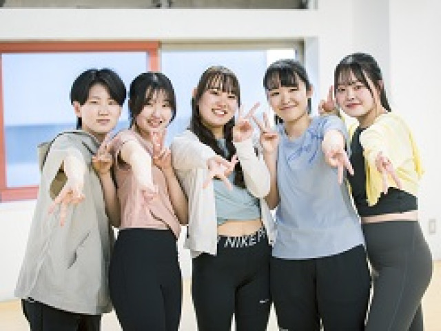 スポーツトレーナー科 ビューティートレーナーコース スポーツトレーナーの基礎に加えて、栄養、美容に関する知識も習得。 スポーツや身体作りを通して、お客様の健康と美をかなえられるトレーナーを目指します。