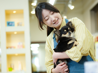 ペットビジネス学科 ペットケアペットショップコース 仔犬・仔猫・小動物（エキゾチックアニマル）の飼育・管理・販売に携わるプロに