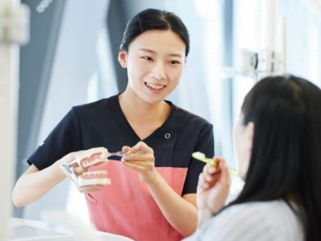 医療３年制学部＜専門士＞ 歯科衛生学科 「治療」・「予防」から「美容」まで。最新機器を導入した教育環境で、患者さんを笑顔にする。